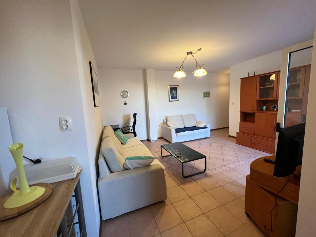 Apartment Luka Novalja Buitenkant foto