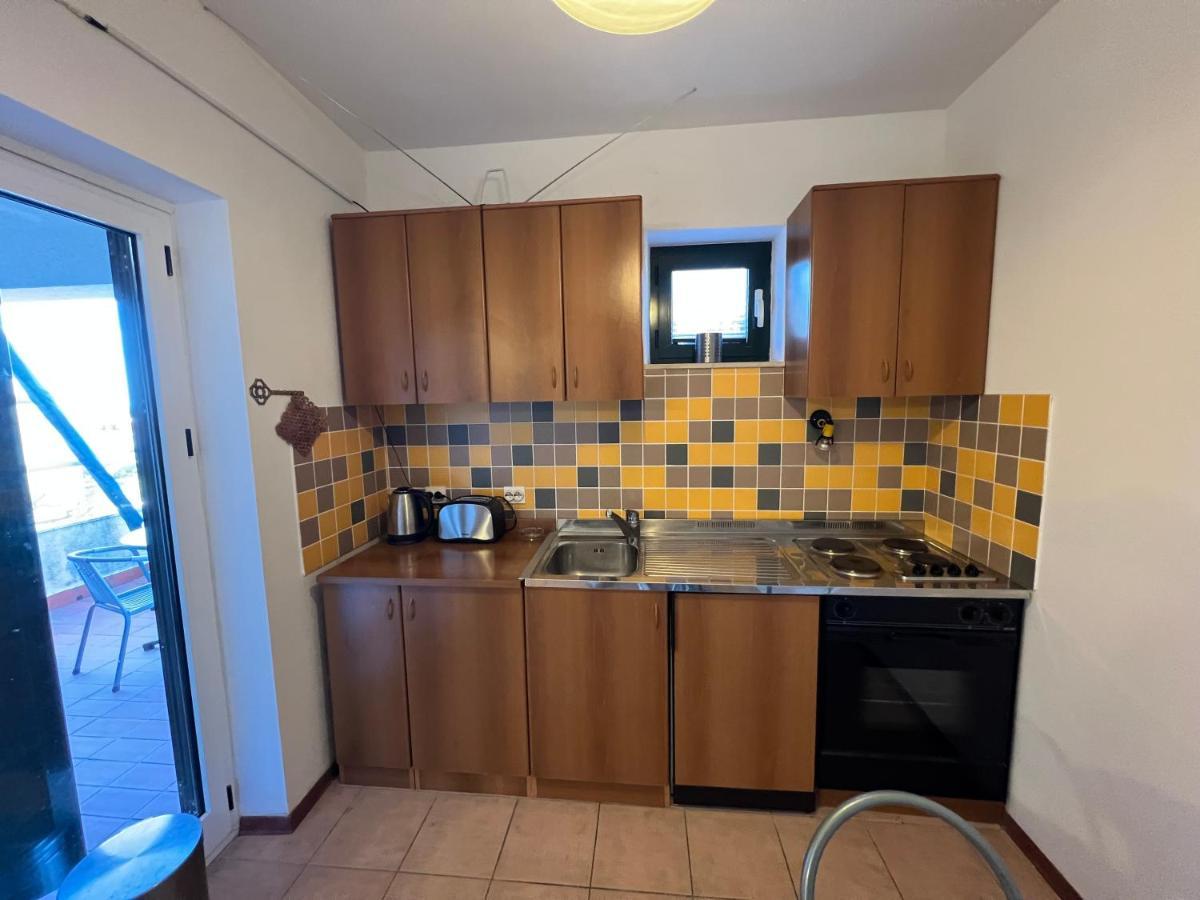 Apartment Luka Novalja Buitenkant foto