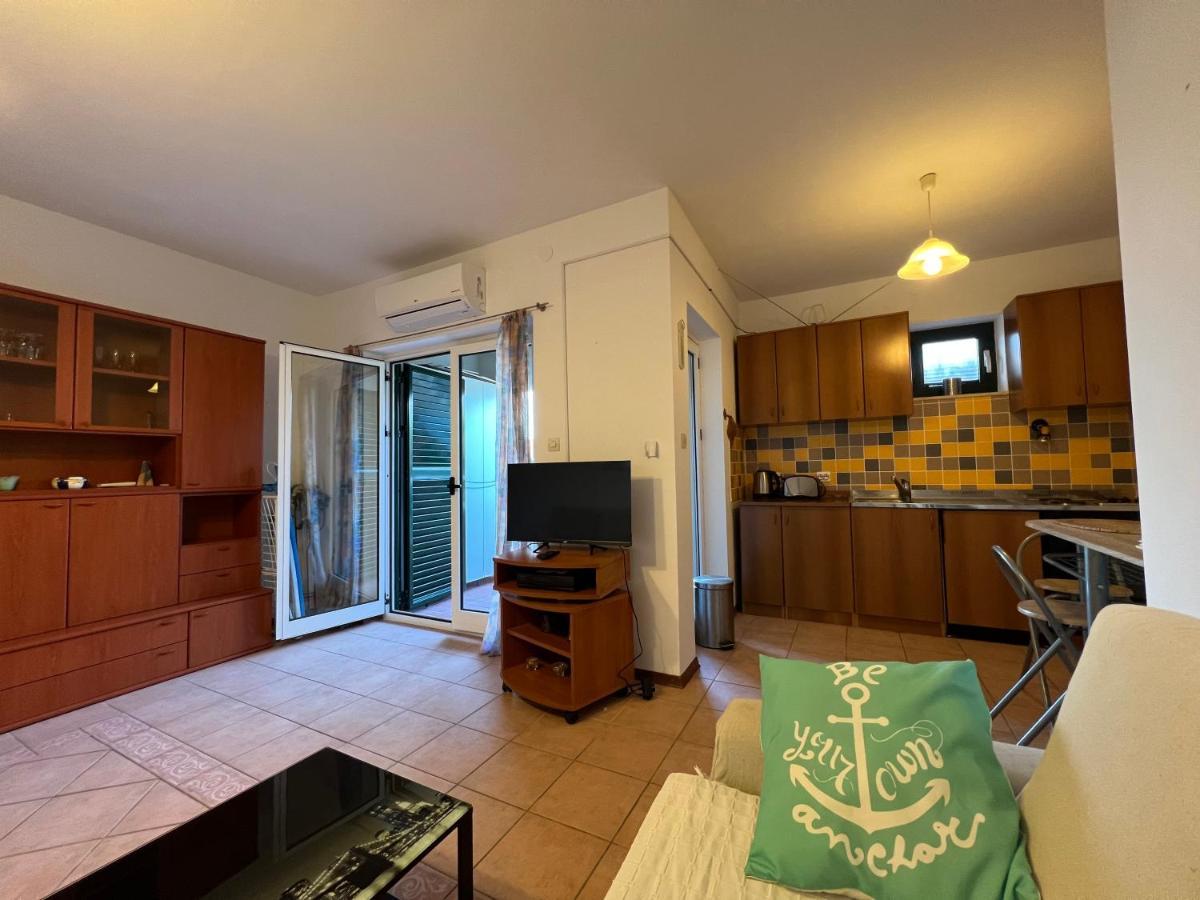Apartment Luka Novalja Buitenkant foto